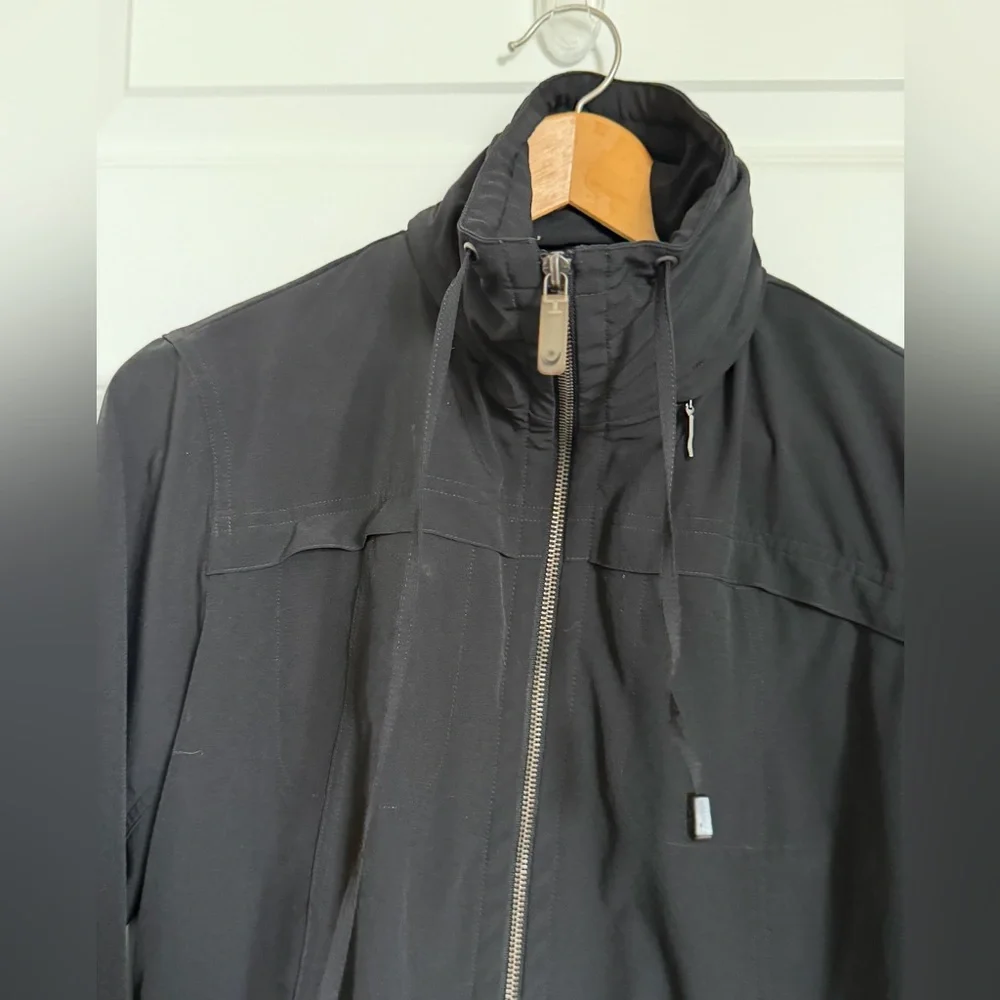 Chico’s Zenergy Black Stretch Zip Athletic Jacket Lightweight Travel size 0 (xs) - Picture 5 of 11